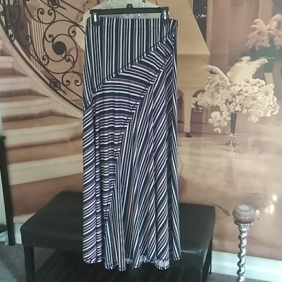 Max Edition - Picture 3 of 3